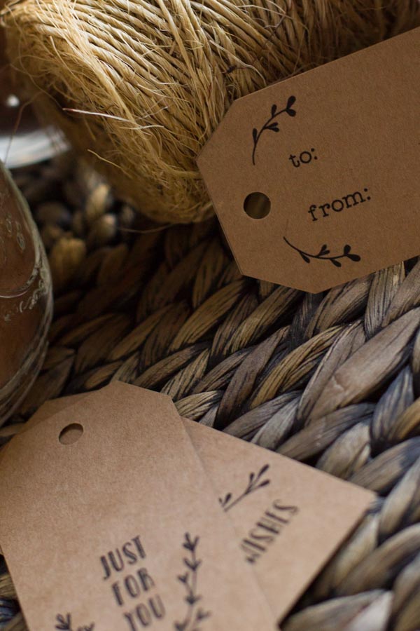 Easy homemade hot chocolate mix that's a perfect last minute gift. Bonus link to free gift tag printable.