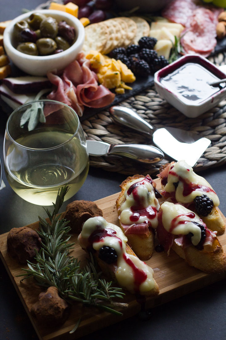 Proscuitto, Brie and Blackberry Crostini is a fast, simple and easy appetizer that's perfect for parties and a quiet dinner alike.