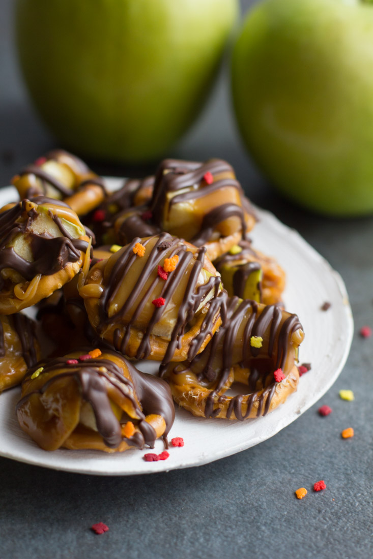 These caramel apple pretzel bites are a fun party treat. Get the awesome fall caramel apple flavor without the mess!