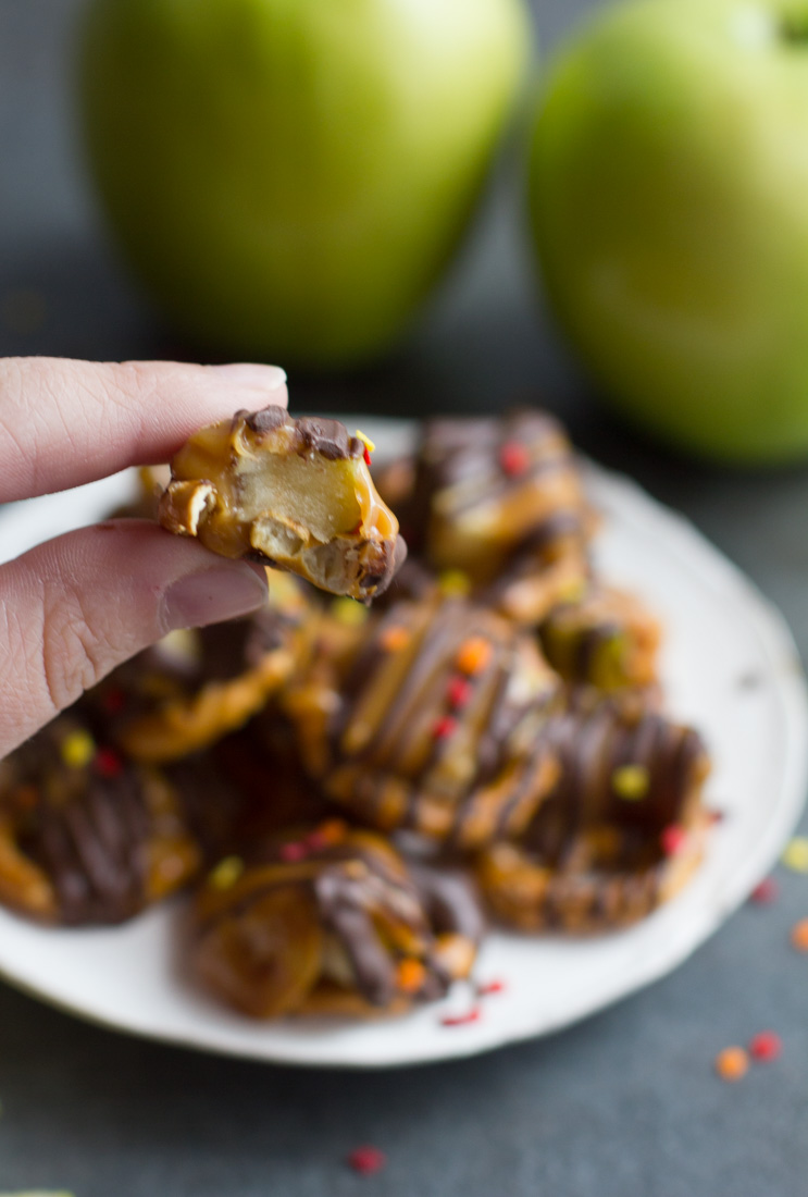 These caramel apple pretzel bites are a fun party treat. Get the awesome fall caramel apple flavor without the mess!