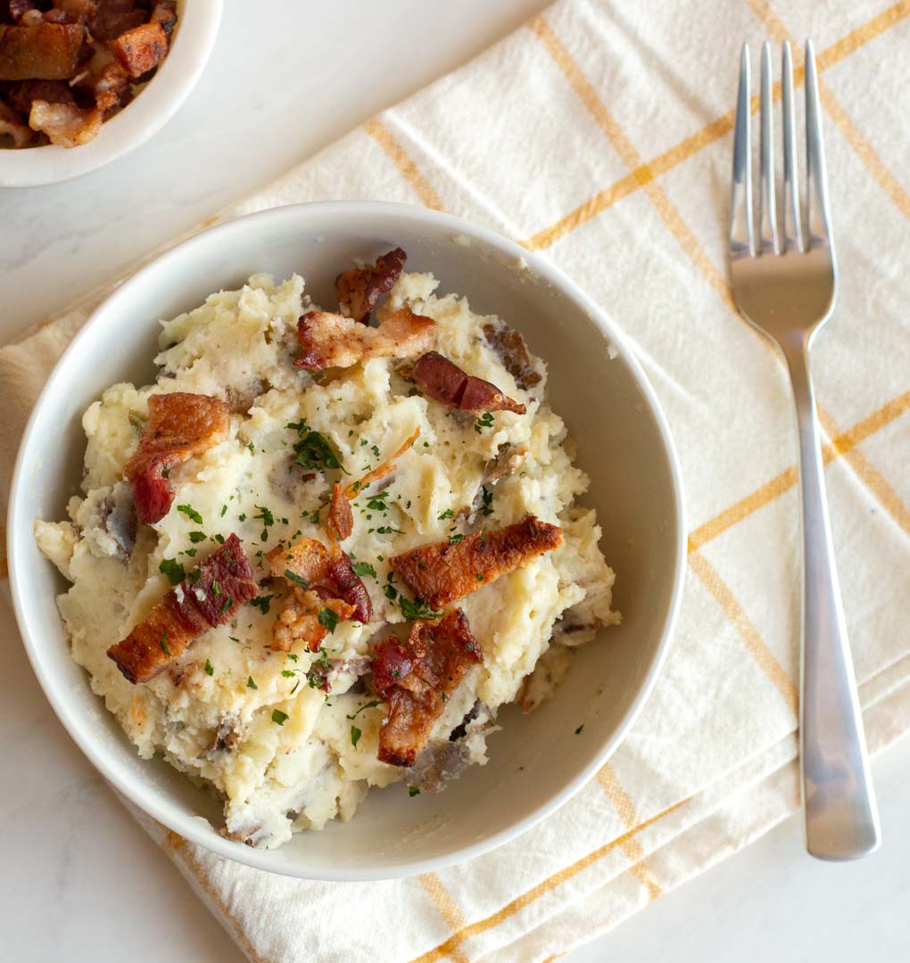Instant Pot Jalapeno Popper Mashed Potatoes in a bowl