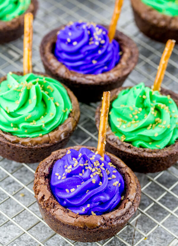 A fun and festive list of recipes to help you throw the best Halloween party! Some of our favorites are bloody red velvet poached pears, bourbon butterbeer, witchy caramel apples, oreo mummy pops, and halloween pizza potato skins!