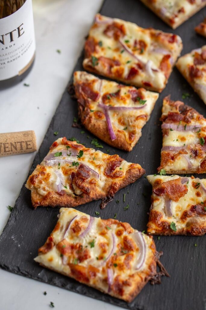#AD This easy garlic pizza has bacon, onions and a delicious creamy garlic sauce. Great for holiday parties and it pairs nicely with a bottle of white wine, courtesy of Wente! #MakeTime