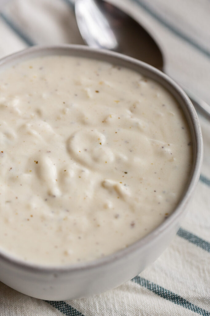 garlic pizza sauce in a bowl